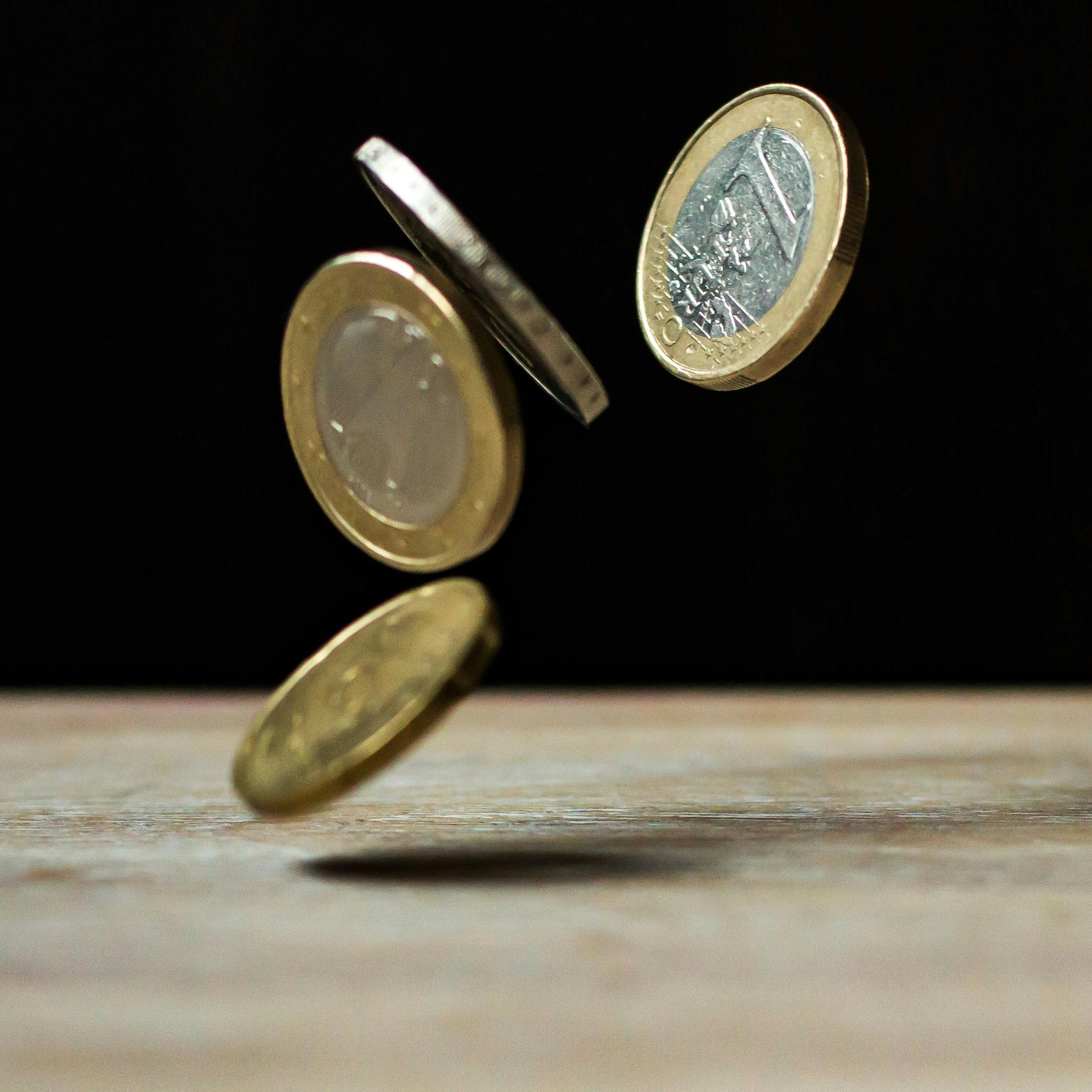 纸黄金市场波动趋势深度剖析：区块链技术视角下的投资策略