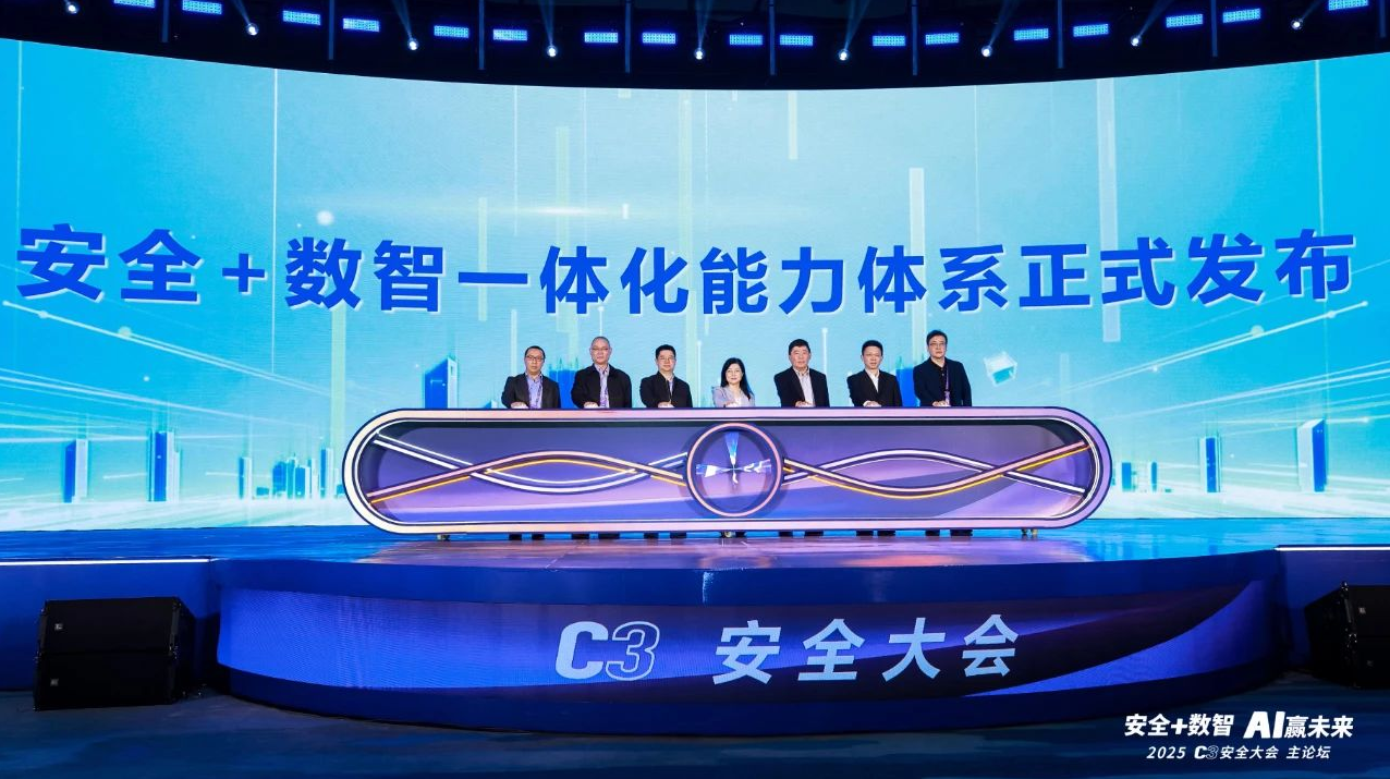 陈武(右三)出席发布仪式